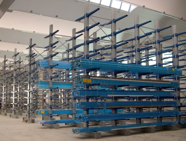 Cantilever per contenimento tubi