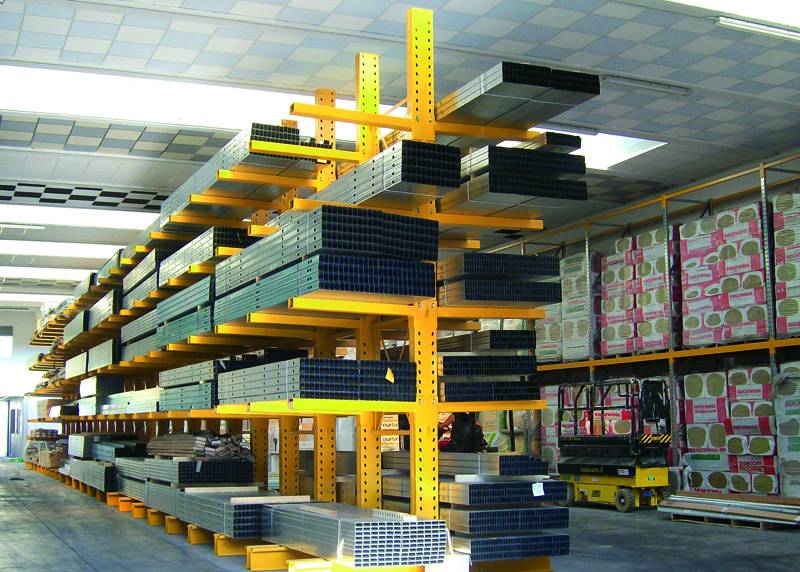 Cantilever per profili metalliici lunghi