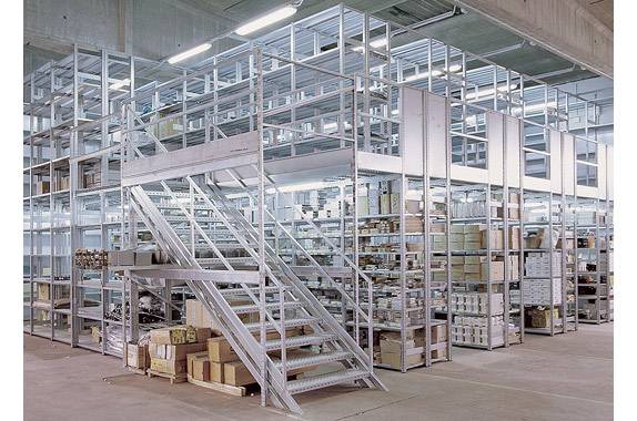 struttura con scaffalature zincate a due livelli con passerelle