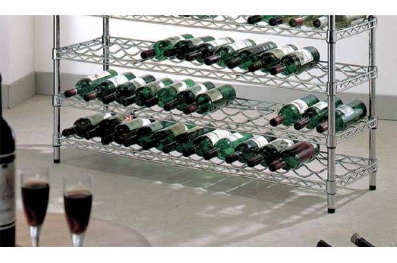 cantina realizzata con scaffalatura cromata