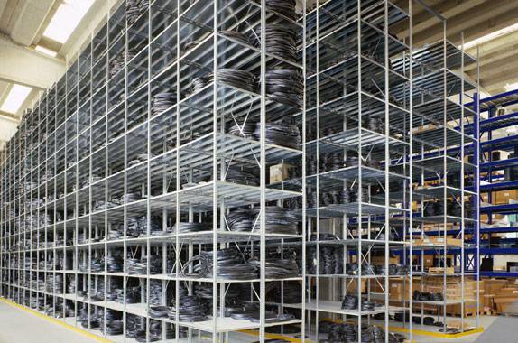 scaffalature zincate con altezza di mt. 7,00